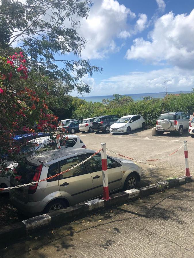 Studio Sainte Anne 2Mn A Pieds De La Plage ,Possibilite Location De Voiture Exterior foto