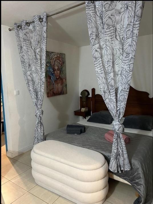 Studio Sainte Anne 2Mn A Pieds De La Plage ,Possibilite Location De Voiture Exterior foto
